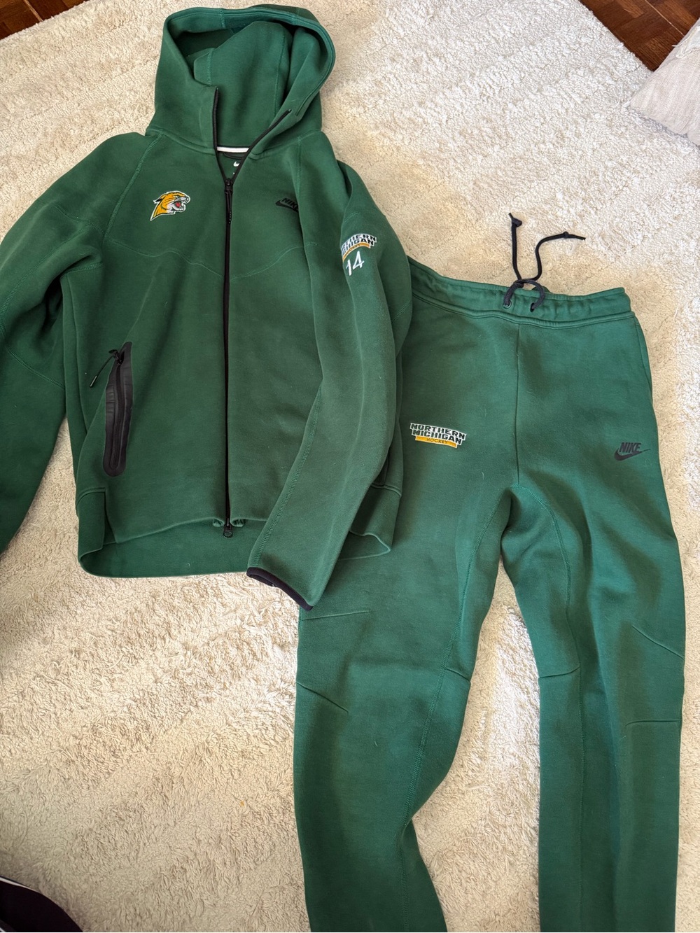 Nike Green Fleece Jogger Pants and zip up- Comfortable Athletic Bottoms